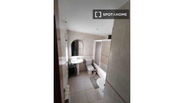 Apartamento de 3 dormitorios en alquiler en Sol, Madrid