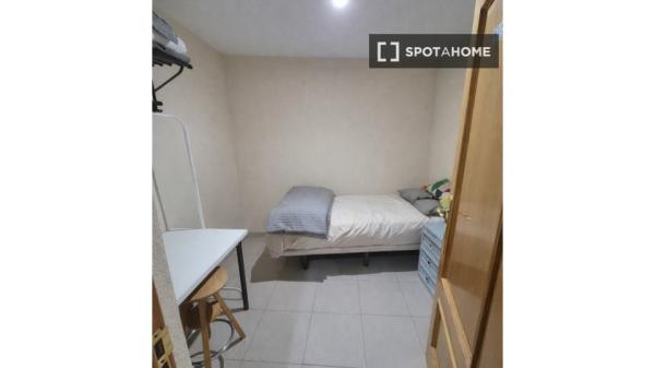 Apartamento de 3 dormitorios en alquiler en Sol, Madrid