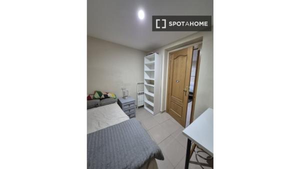 Apartamento de 3 dormitorios en alquiler en Sol, Madrid