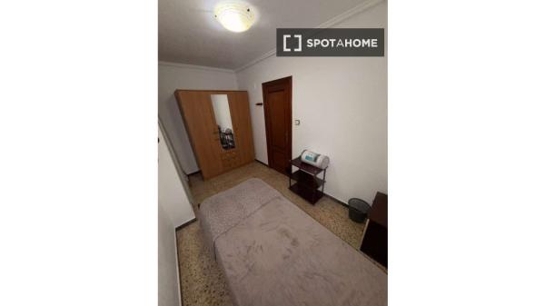 Habitación compartida de 4 habitaciones en Albors, Valencia