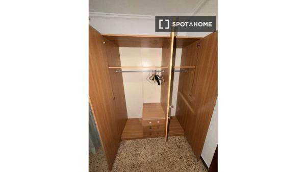 Habitación compartida de 4 habitaciones en Albors, Valencia
