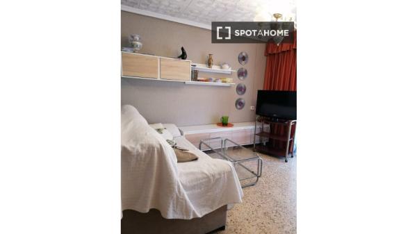 Habitación compartida de 4 habitaciones en Albors, Valencia