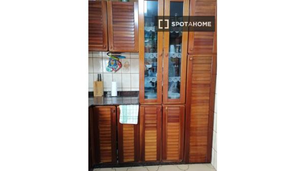 Habitación compartida de 4 habitaciones en Albors, Valencia