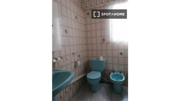 Habitación compartida de 4 habitaciones en Albors, Valencia