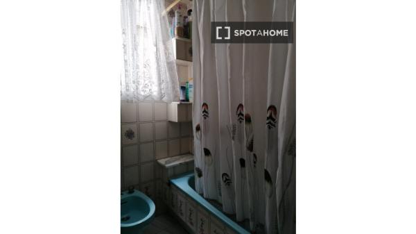 Habitación compartida de 4 habitaciones en Albors, Valencia