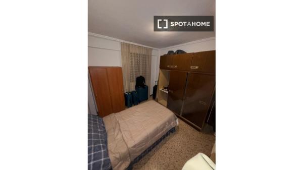 Habitación compartida de 4 habitaciones en Albors, Valencia