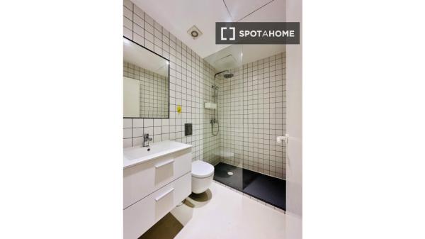 Room in shared apartment in Barcelona