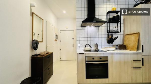 Room in shared apartment in Barcelona