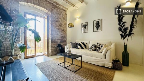 Room in shared apartment in Barcelona