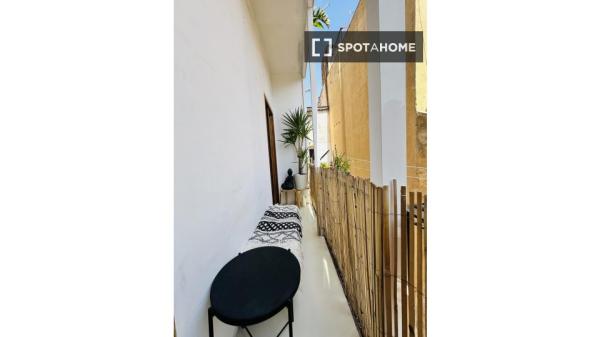 Room in shared apartment in Barcelona