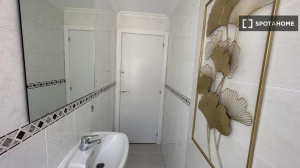 Chambre en colocation dans un appartement de 6 chambres, Alicante