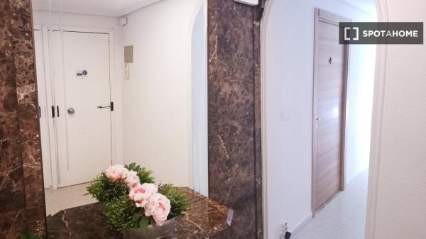 Chambre en colocation dans un appartement de 6 chambres, Alicante