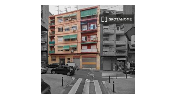 Chambre en colocation dans un appartement de 6 chambres, Alicante