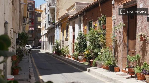 Chambre en colocation dans un appartement de 6 chambres, Alicante