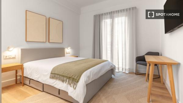 Pokój w 6-pokojowym apartamencie w Gros, San Sebastián