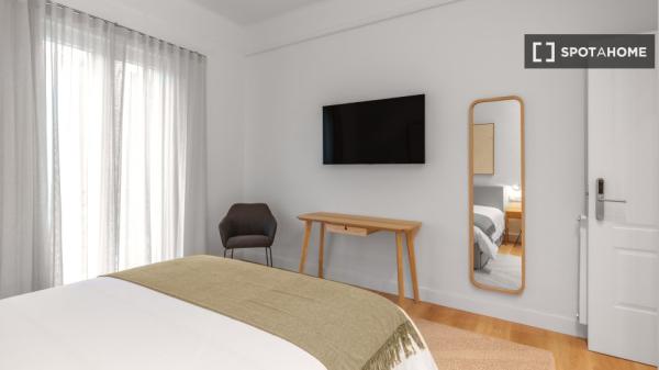 Pokój w 6-pokojowym apartamencie w Gros, San Sebastián