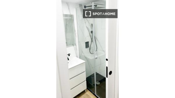 Habitación en piso compartido en barcelona.