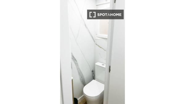 Habitación en piso compartido en barcelona.