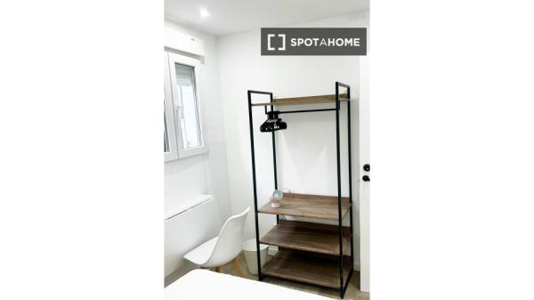 Habitación en piso compartido en barcelona.