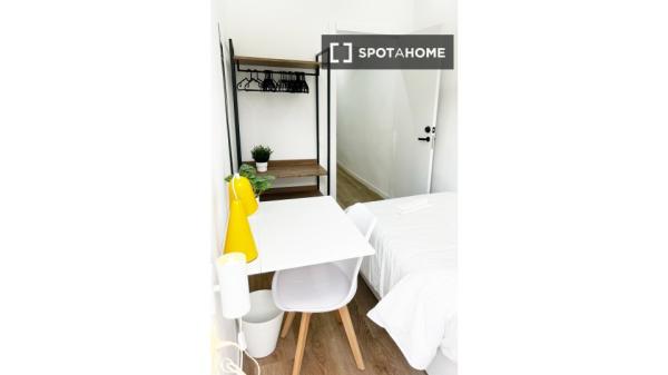 Pokój w mieszkaniu współdzielonym, El Raval, Barcelona