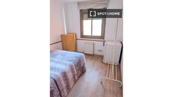 Zimmer in einer Wohngemeinschaft in Terrassa, Barcelona zu vermieten