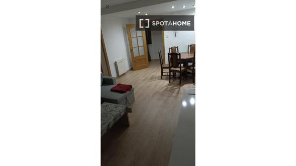 Zimmer in einer Wohngemeinschaft in Terrassa, Barcelona zu vermieten