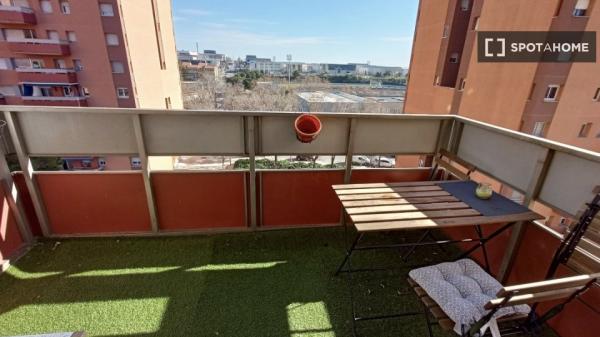 Zimmer in einer Wohngemeinschaft in Terrassa, Barcelona zu vermieten