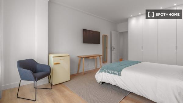 Zimmer in einer 6-Zimmer-Wohnung in Gros, San Sebastián