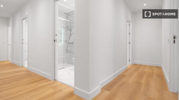 Zimmer in einer 6-Zimmer-Wohnung in Gros, San Sebastián