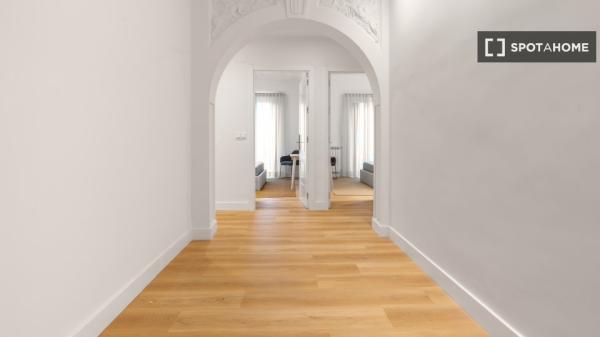 Zimmer in einer 6-Zimmer-Wohnung in Gros, San Sebastián