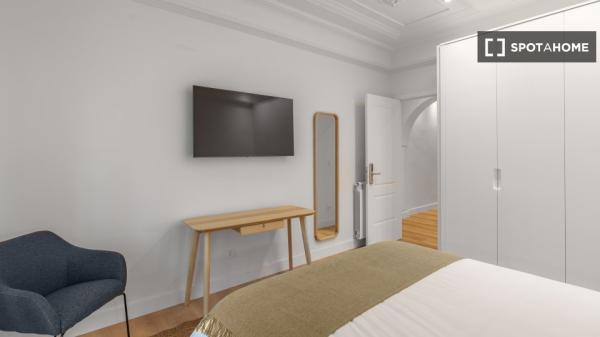 Zimmer in einer 6-Zimmer-Wohnung in Gros, San Sebastián