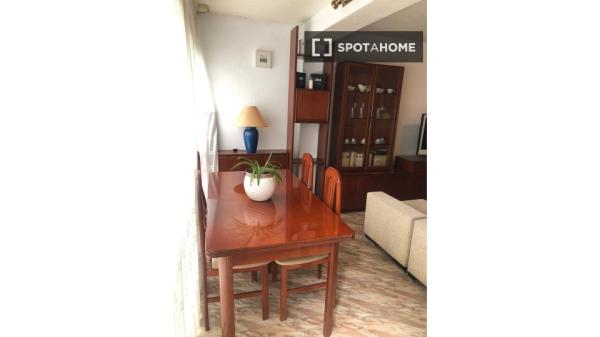 Piso de 3 dormitorios en alquiler en Alicante