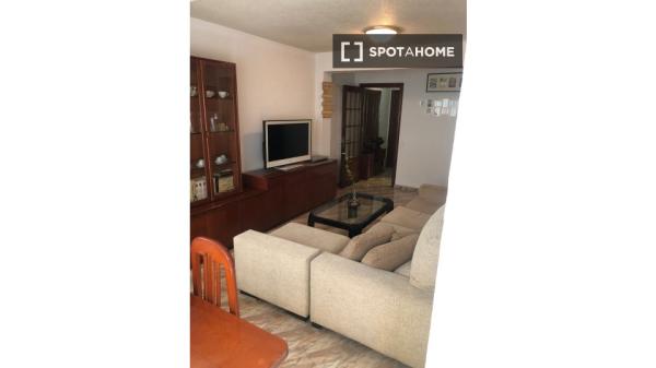 Piso de 3 dormitorios en alquiler en Alicante