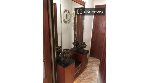 Piso de 3 dormitorios en alquiler en Alicante