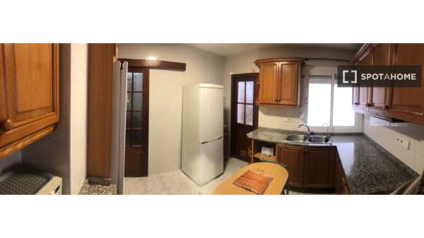 Piso de 3 dormitorios en alquiler en Alicante