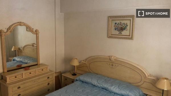 Piso de 3 dormitorios en alquiler en Alicante