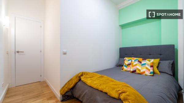 Habitación en piso compartido en alquiler en Castillejos, Madrid