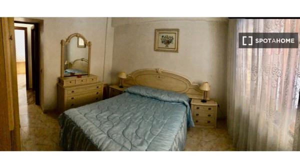 Piso de 3 dormitorios en alquiler en Alicante