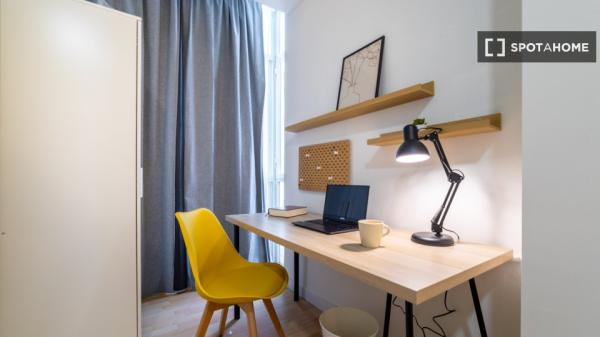 Habitación en piso compartido en alquiler en Castillejos, Madrid