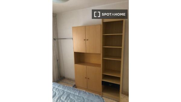 Piso de 3 dormitorios en alquiler en Alicante