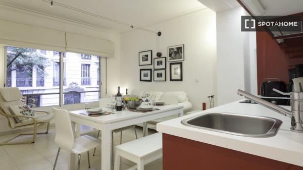 Piso de 2 habitaciones en alquiler en Vila de Gràcia, Barcelona