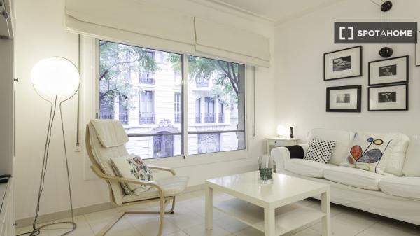 Piso de 2 habitaciones en alquiler en Vila de Gràcia, Barcelona