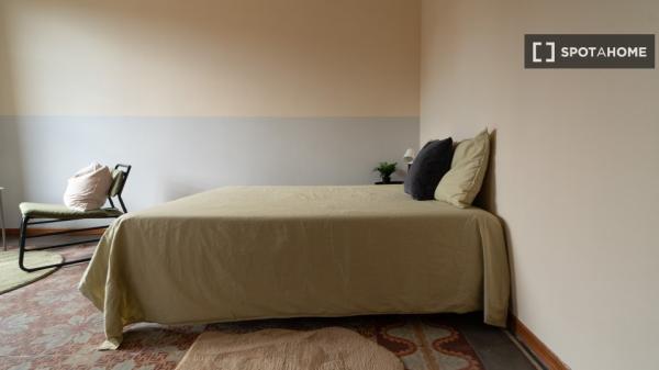 Room in shared apartment in Barcelona