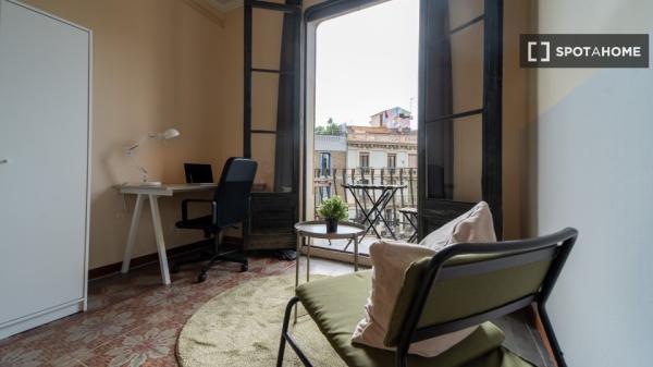 Room in shared apartment in Barcelona