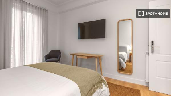 Chambre dans un appartement de 6 chambres à Gros, Saint-Sébastien