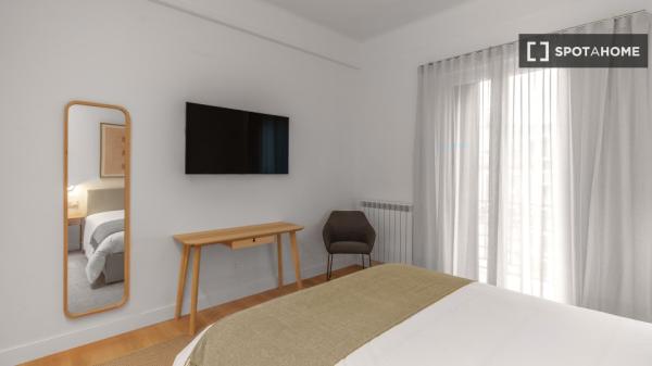 Chambre dans un appartement de 6 chambres à Gros, Saint-Sébastien