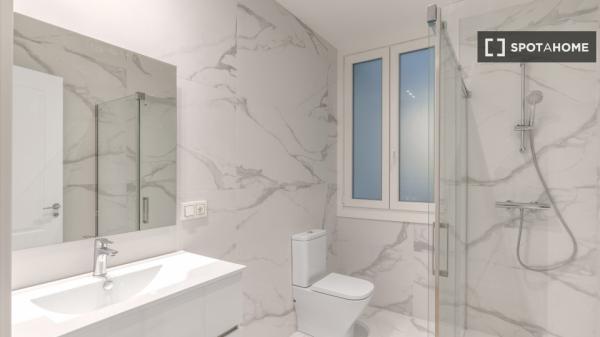 Chambre dans un appartement de 6 chambres à Gros, Saint-Sébastien