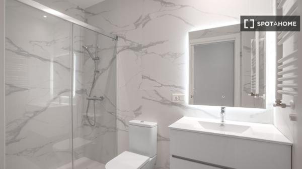 Chambre dans un appartement de 6 chambres à Gros, Saint-Sébastien