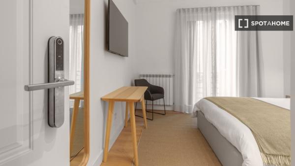 Chambre dans un appartement de 6 chambres à Gros, Saint-Sébastien