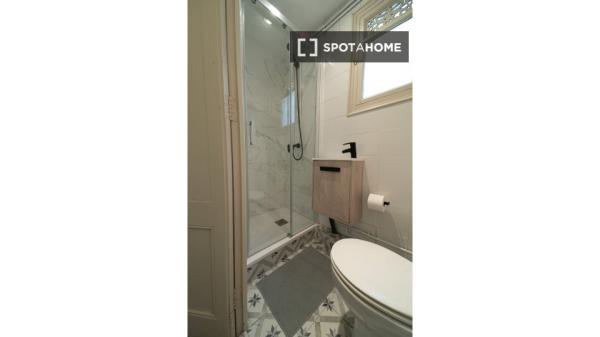 Room in shared apartment in Barcelona
